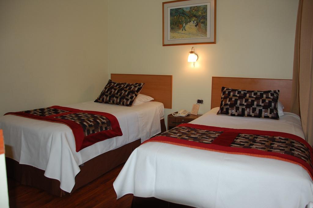 Hotel Plaza Concepcion Ruang foto